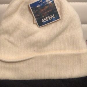 Vintage Aspen beanie knit hat new with tags ivory/cream